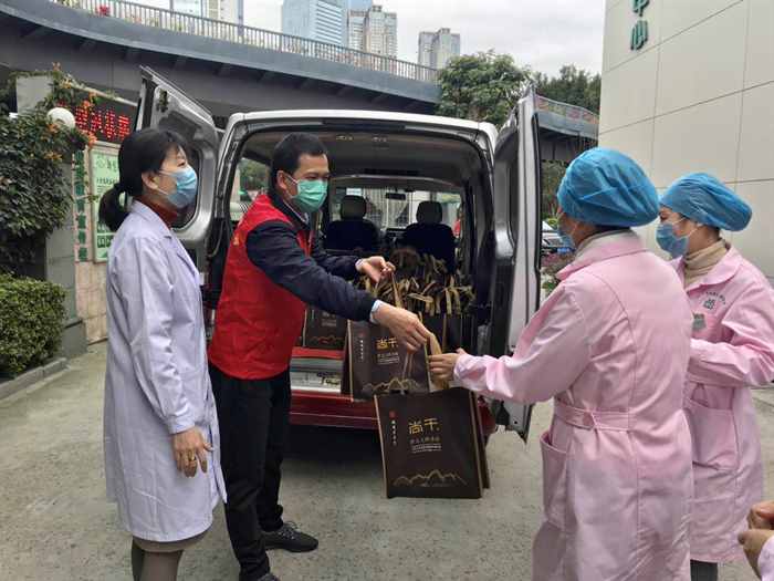 喜報：福州尚干餐飲公司榮獲第六屆“誠信先進(jìn)單位”、公司董事長鄭炳春榮獲“誠信工作先進(jìn)個人”